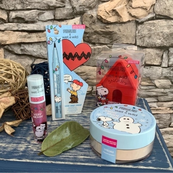 Wet Wild Peanuts Good Grief Eyeliner Snow Much Fun Powder Lipgloss Sponge House